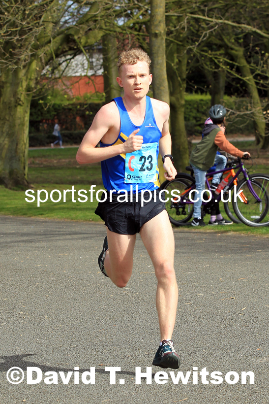 Senior Mens Northern 12 Stage Road Relay, 2022 Northern 12 and 6 Stage Road Relays,  Birkenhead Park, Birkenhead, Wirral.  Photo: David T. Hewitson/Sports for All Pics
